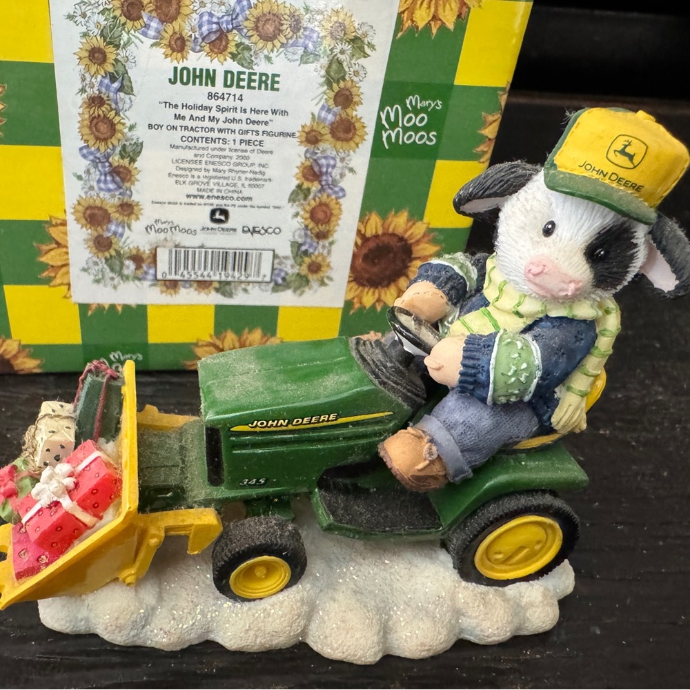 MARY'S MOO MOOS 864714 THE HOLIDAY SPIRIT IS HERE WITH ME AND MY JOHN DEERE 2001 - Picture 2 of 3